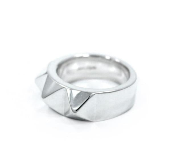 left side of the Big Spike Ring in silver from the han cholo precious metal collection