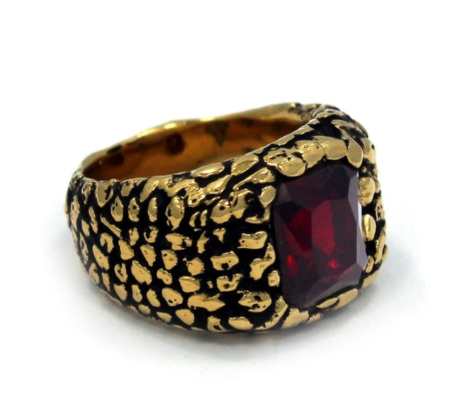 right side of the Emperor Nugget Ring in gold from the han cholo fantasy collection