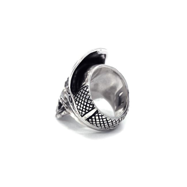 angle view of the Loco Skull Ring in silver from the han cholo music collection