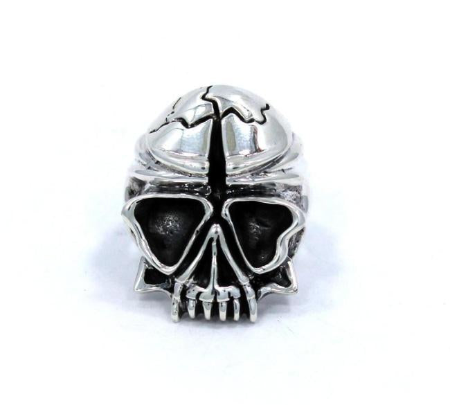 front of the Skull Ring in silver from the han cholo fantasy collection