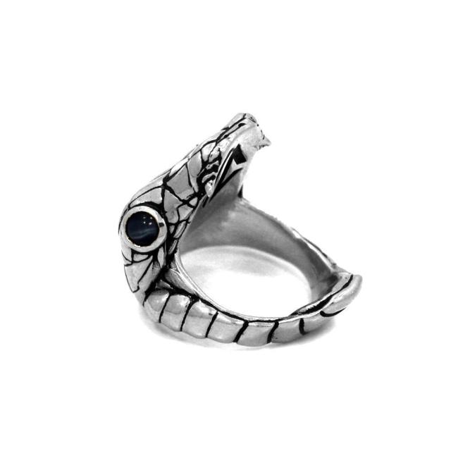 left angle of the Venom Ring silver from the han cholo fantasy collection