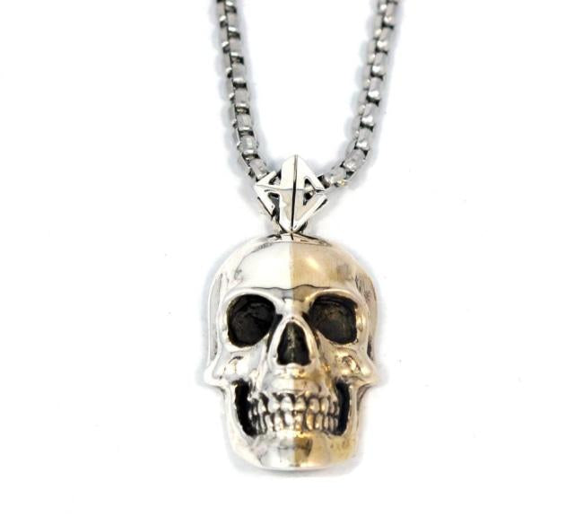 front of the 2 tone skull pendant from the han cholo skulls collection