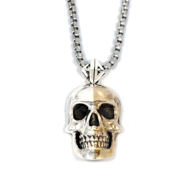 front of the 2 tone skull pendant from the han cholo skulls collection