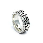 angle of the Baby Leopard Ring in silver from the han cholo precious metal collection