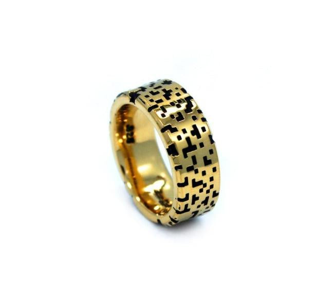 angle of the Baby Leopard Ring in gold from the han cholo precious metal collection