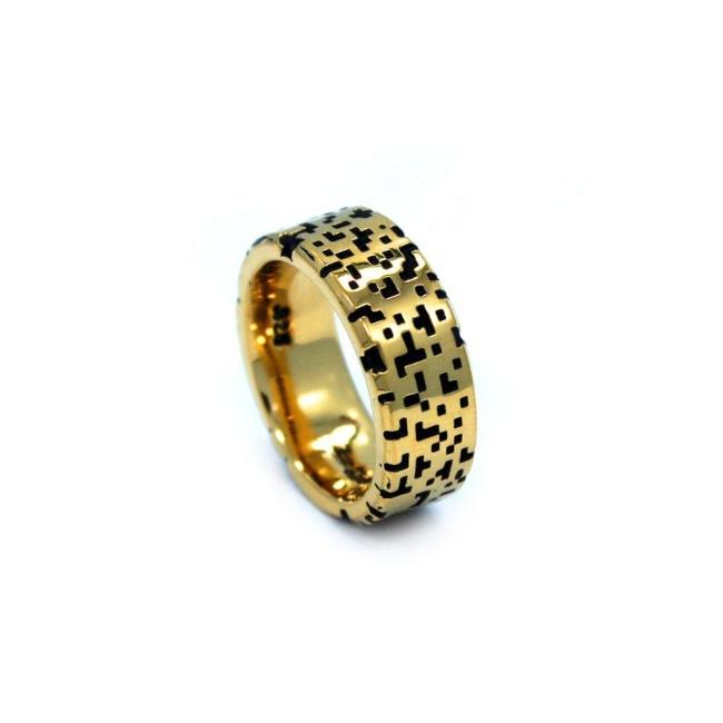 angle of the Baby Leopard Ring in gold from the han cholo precious metal collection