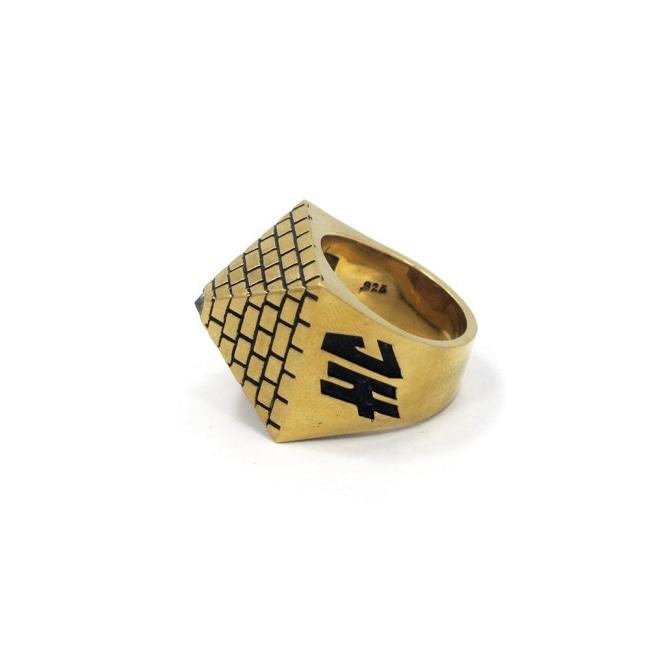 side of the Baby Pyramid Ring in gold from the han cholo precious metal collection