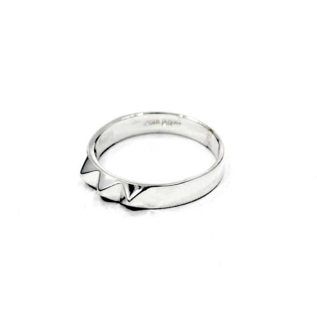 right side of the Baby Spike Ring in silver from the han cholo precious metal collection