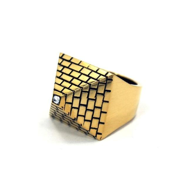 left side of the Big Pyramid Ring in gold from the han cholo precious metal collection