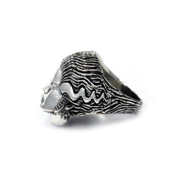 left side of the Bride Of Frankenstein Ring from the universal monsters jewelry collection