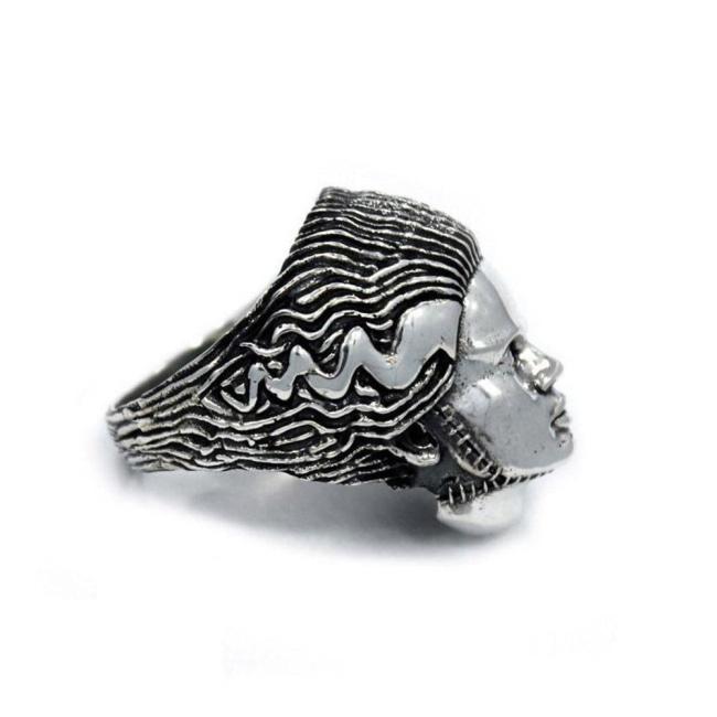 right side of the Bride Of Frankenstein Ring from the universal monsters jewelry collection