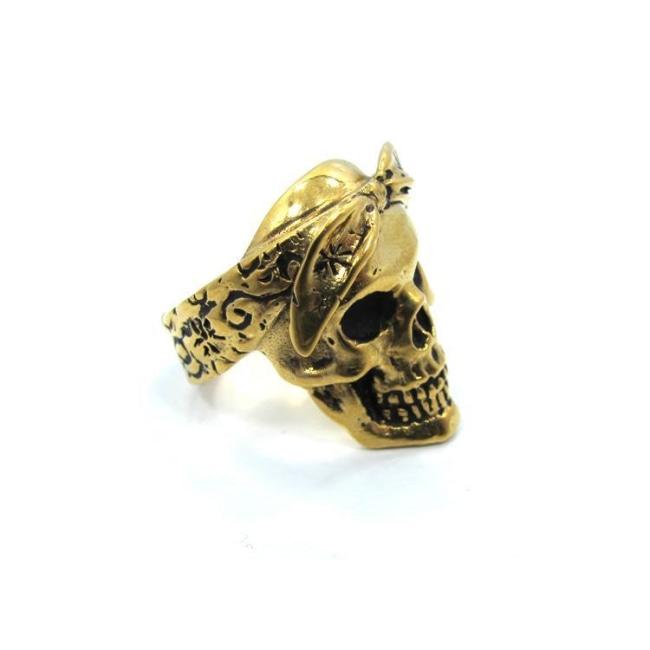 angle of the Cali Love Ring in gold from the han cholo music collection