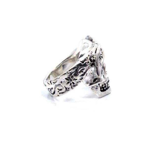 side of the Cali Love Ring in silver from the han cholo music collection