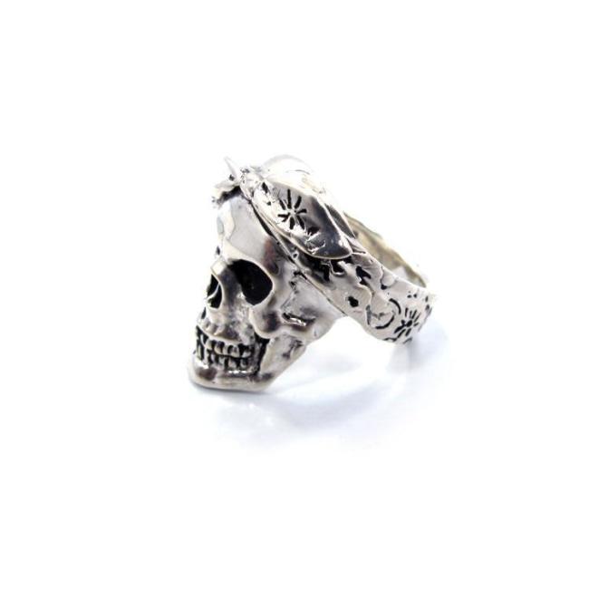 side of the Cali Love Ring in silver from the han cholo music collection