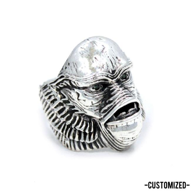 right side of the custom Creature From The Black Lagoon Ring from the universal monsters collection.