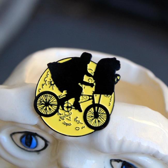 E.t. Silhouette Enamel Pin