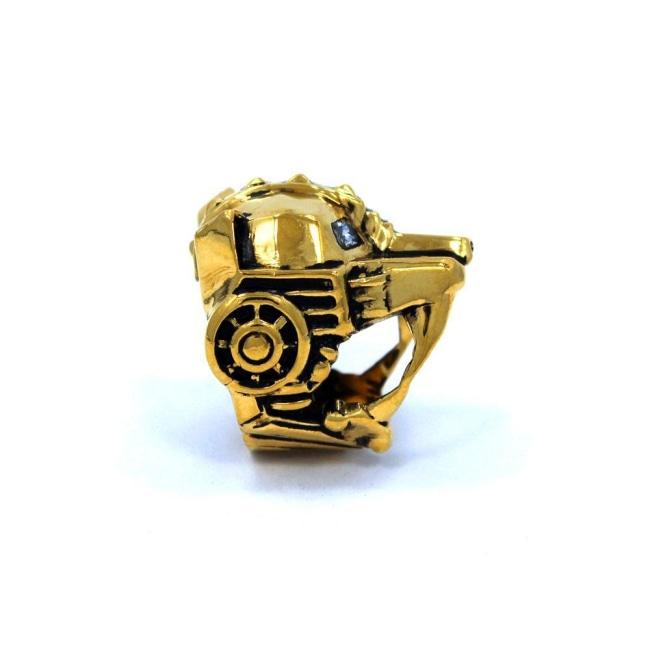 right side of the Lioness Ring in gold from the han cholo fantasy collection