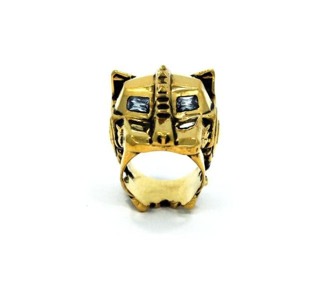 front of the Lioness Ring in gold from the han cholo fantasy collection