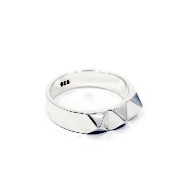 right side of the Medium Spike Stone Ring in silver from the han cholo precious metal collection