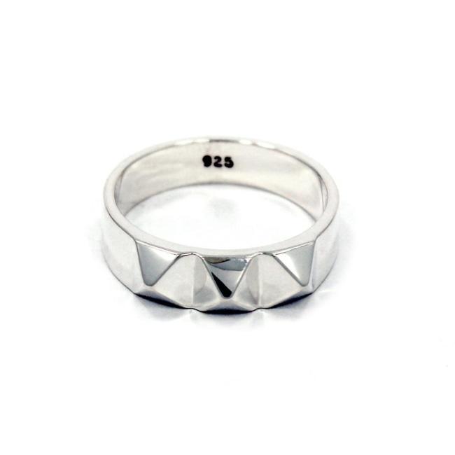 front of the Medium Spike Stone Ring in silver from the han cholo precious metal collection