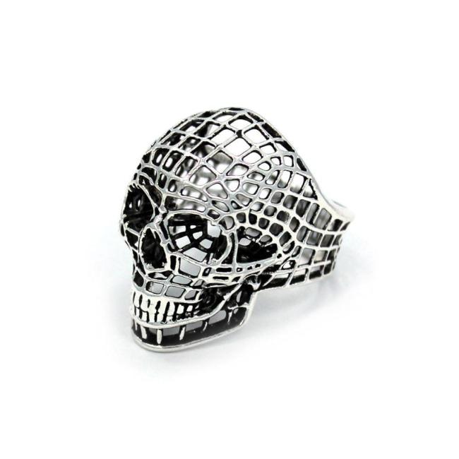 left side of the Mesh Skull Ring in silver from the han cholo skulls collection