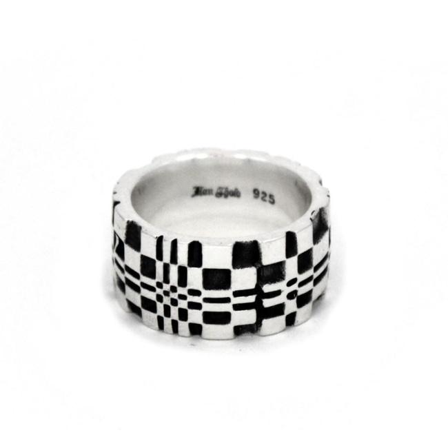 Front of the Pixel Ring in silver from the han cholo precious metal collection