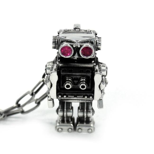 front view of the Robot Pendant from the han cholo fantasy collection