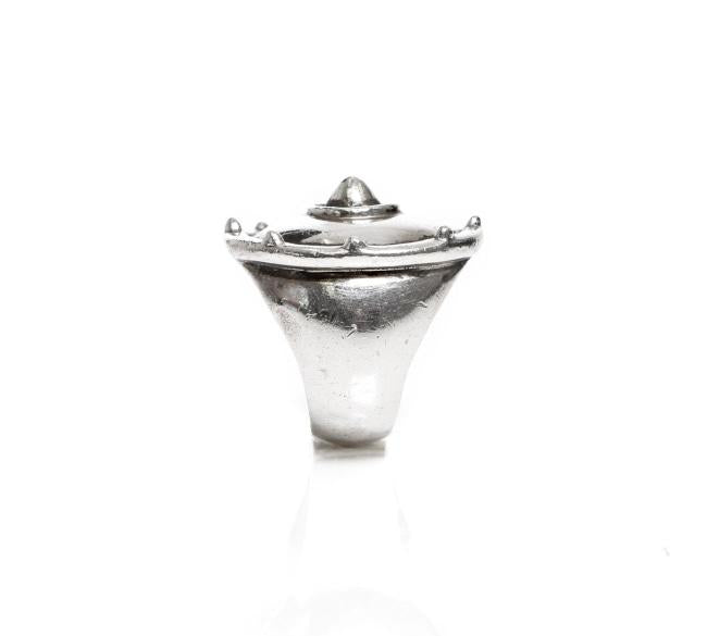 left side of the Shield Of Orion Ring in silver from the han cholo fantasy collection