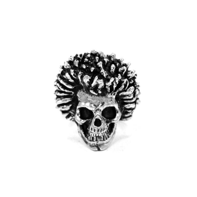 front of the Sid Skull Ring in silver from the han cholo skulls collection