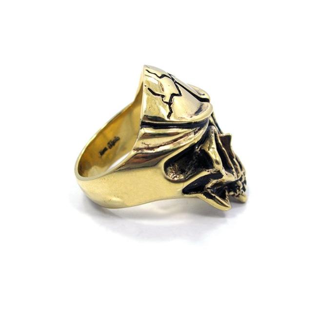 right of the Skull Ring in gold from the han cholo fantasy collection