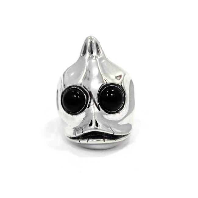 front of the Sleezy Ring in silver from the han cholo alien collection