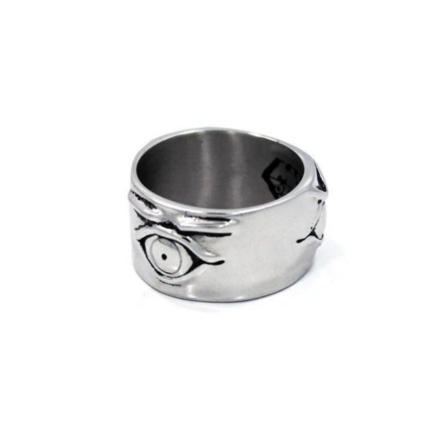 side of the Tri-Klops Ring showing one of the 3 eyes from the masters of the universe collection