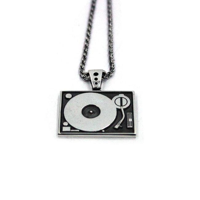 front of the Turntable Pendant in silver from the han cholo music collection