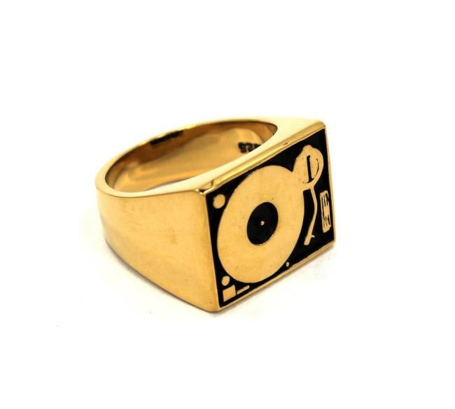 side of the Turntable Ring in gold from the han cholo jewelry collection