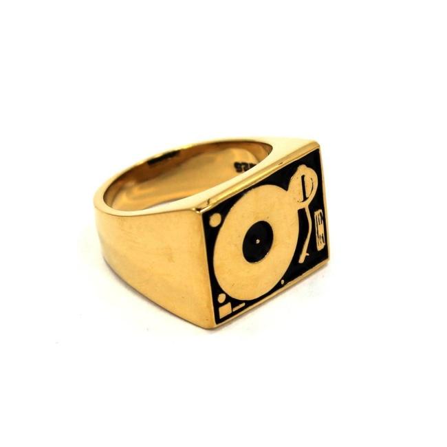 side of the Turntable Ring in gold from the han cholo jewelry collection