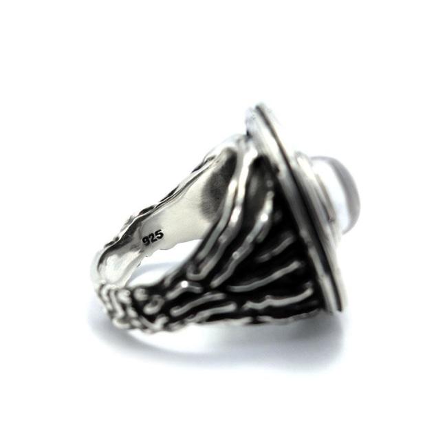 inside detail of the Ufo Ring in silver from the han cholo alien collection
