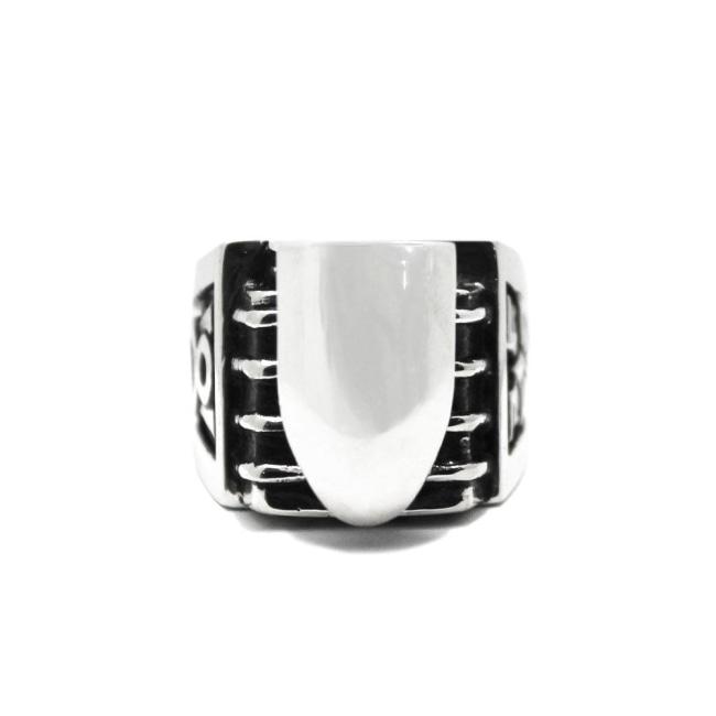 top of the V8 Ring in silver from the han cholo cruising collection