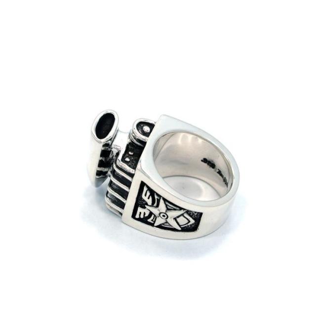 right side of the V8 Ring in silver from the han cholo cruising collection