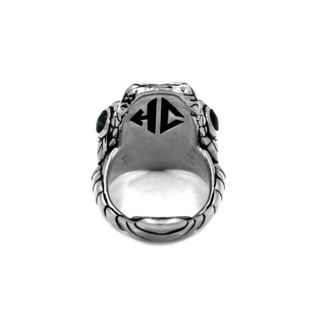 inner detail of the Venom Ring silver from the han cholo fantasy collection