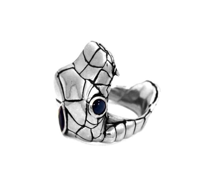 right side of the Venom Ring silver from the han cholo fantasy collection