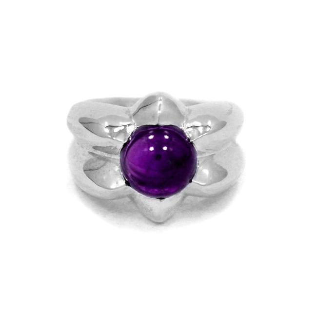front of the Wizard Ring in silver from the han cholo fantasy collection